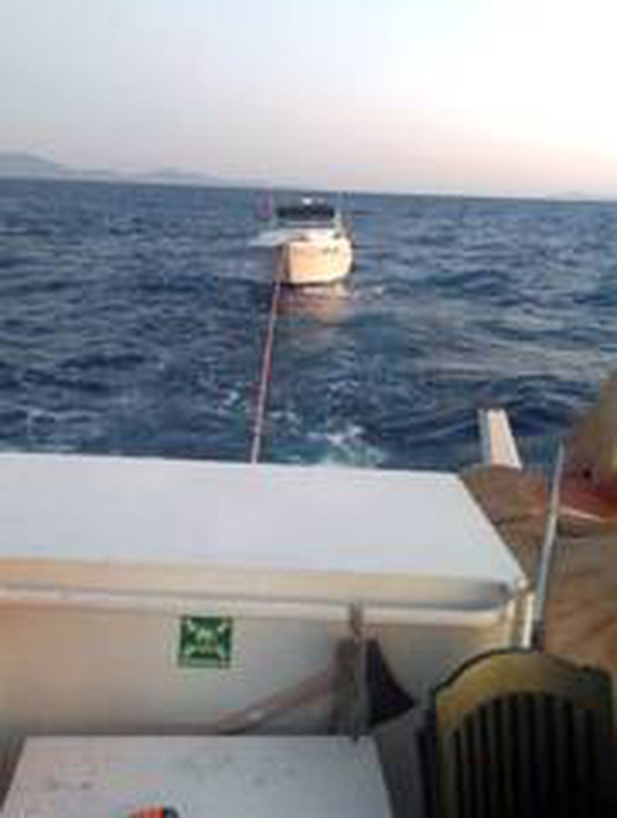 Bodrum açıklarında sürüklenen tekne kurtarıldı