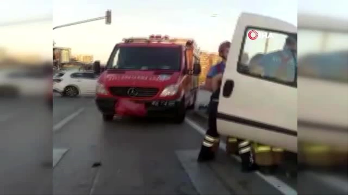 Son dakika haberleri! Bursa\'da ambulans kaza yaptı: 3 yaralı
