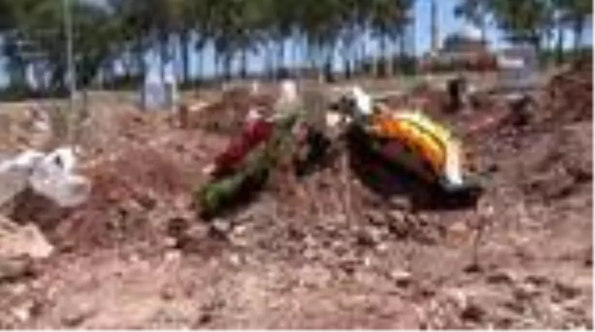 Son dakika haberleri | Düğün davetiyesi dağıtırken kazada ölen Narman\'ın cenazesi Antalya\'da toprağa verildi