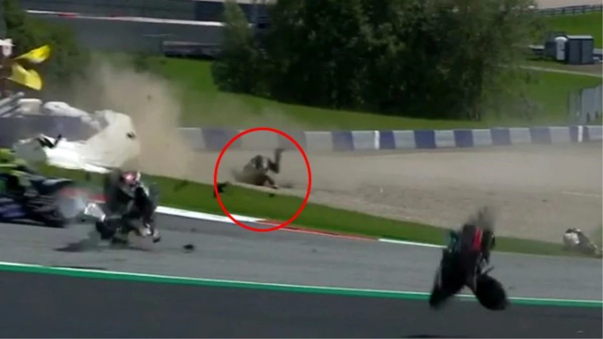 Moto GP\'de yaşanan kazada efsane pilot Valentino Rossi, ölümden döndü