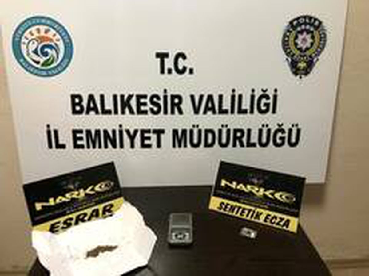 Son Dakika: Balıkesir\'de 8 uyuşturucu şüphelisine operasyon