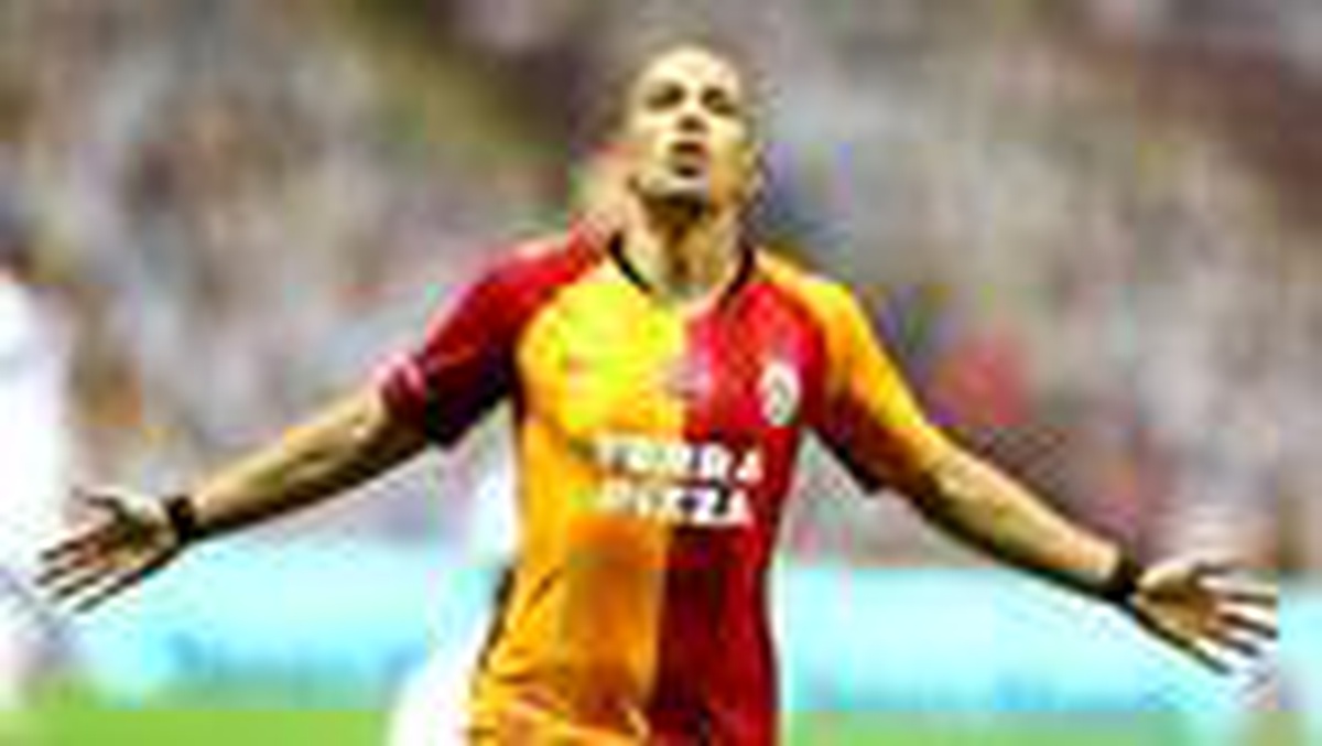 Galatasaray\'da Feghouli depremi! FIFA\'ya gitti...