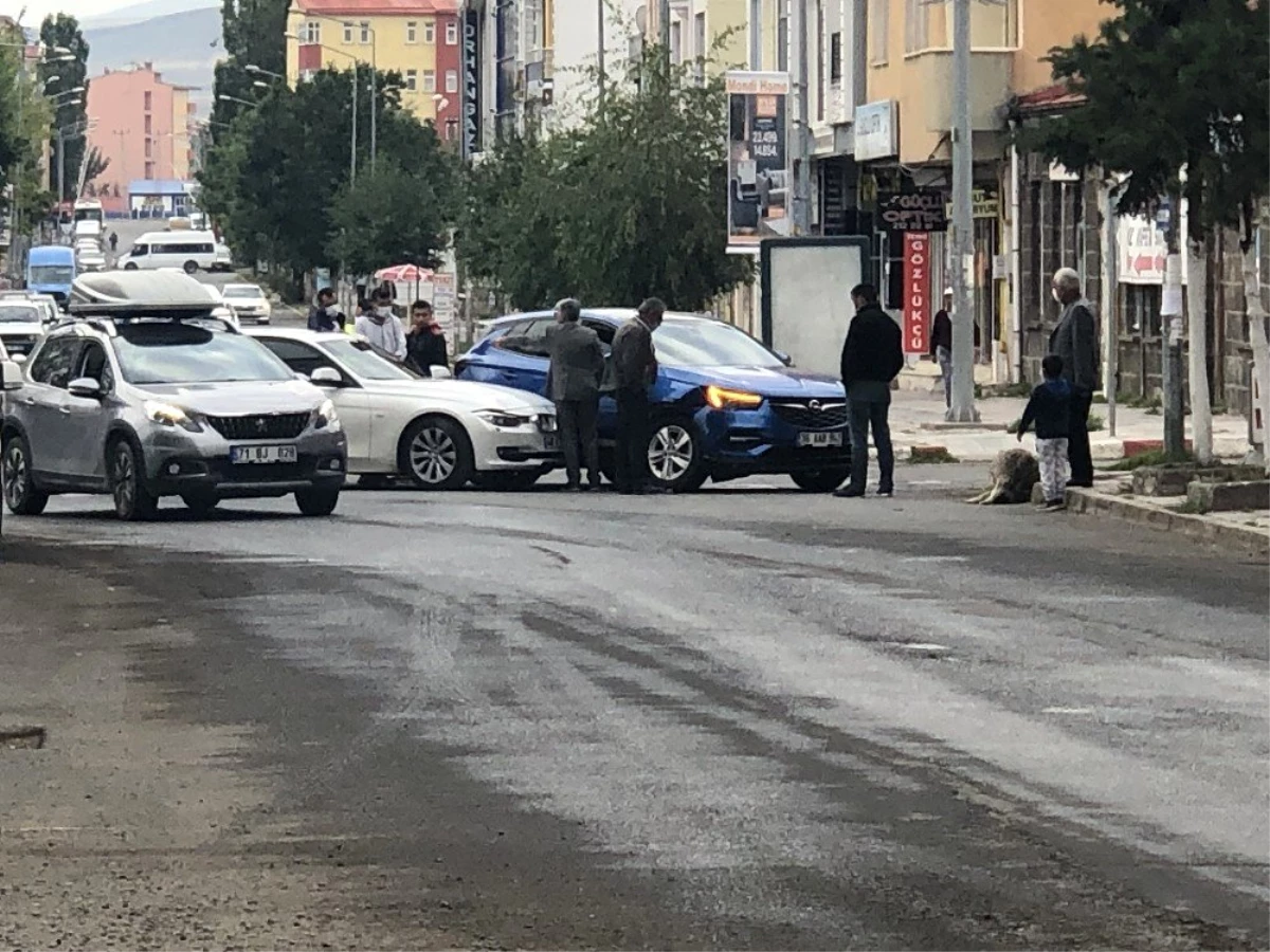 Kars\'ta iki araç çarpıştı