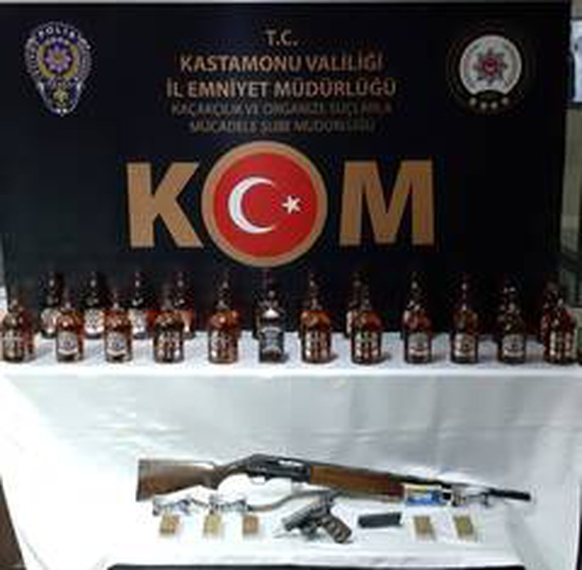 Son dakika... Kastamonu\'da merdiven altında üretilen sahte içkilere el konuldu
