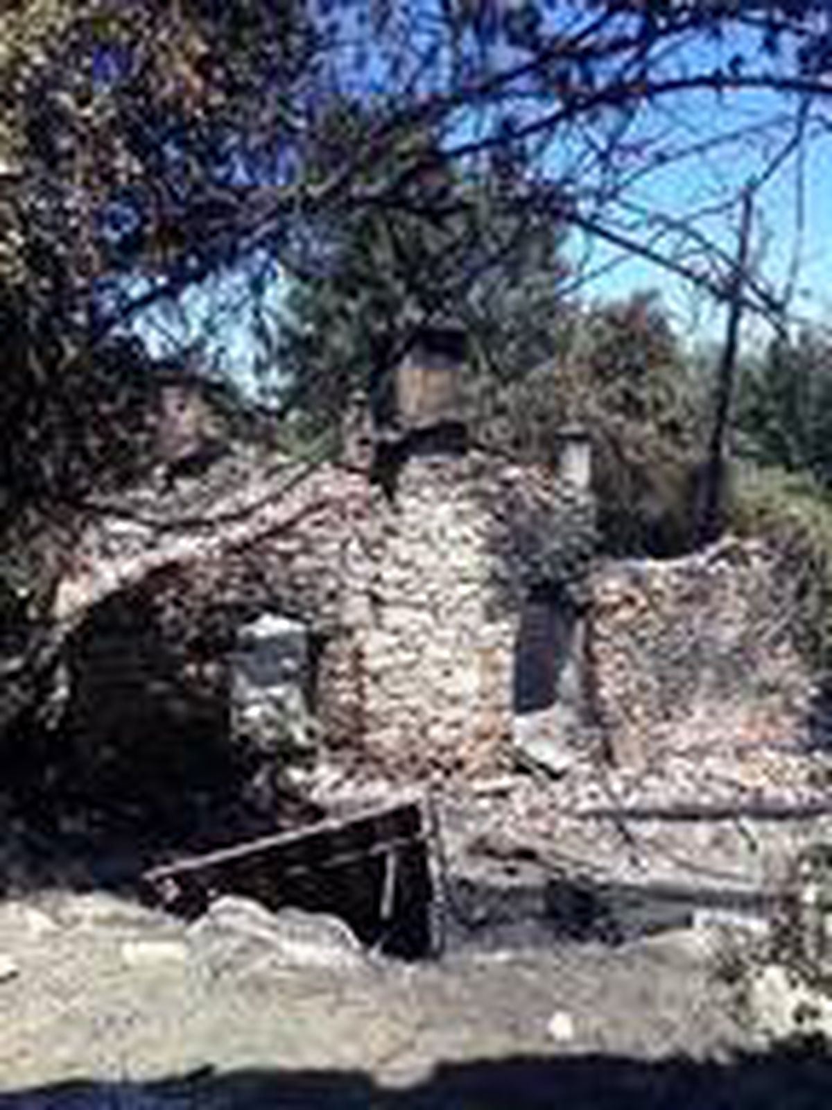 Muğla\'da müstakil taş ev yandı