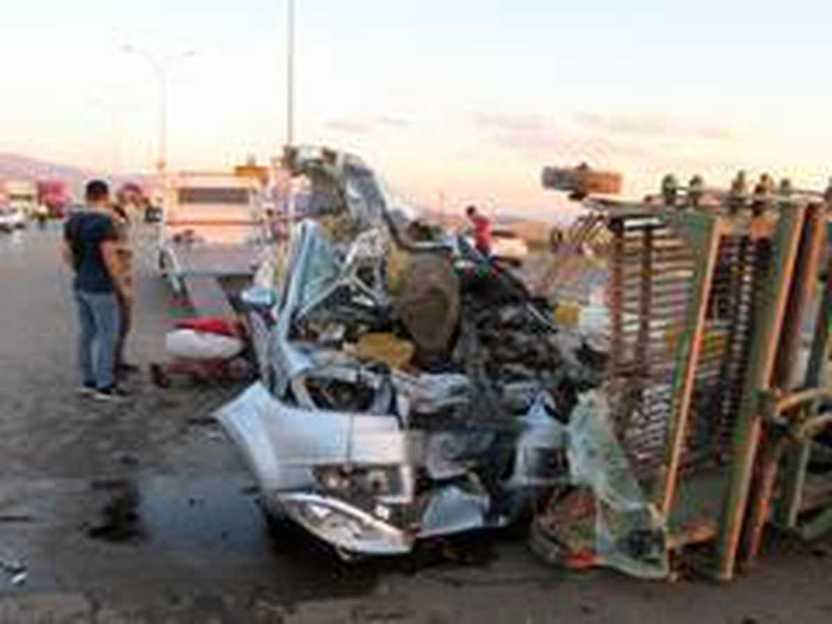 Son dakika haberi: Zincirleme trafik kazasında ortalık savaş alanına döndü: 4 yaralı