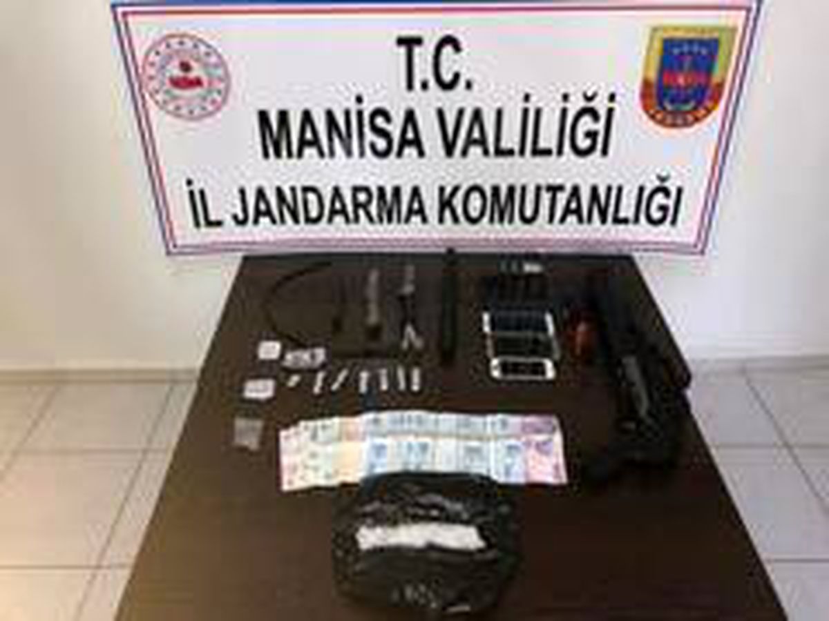 Son dakika! Durdurulan araçta uyuşturucu maddelerle yakalandılar