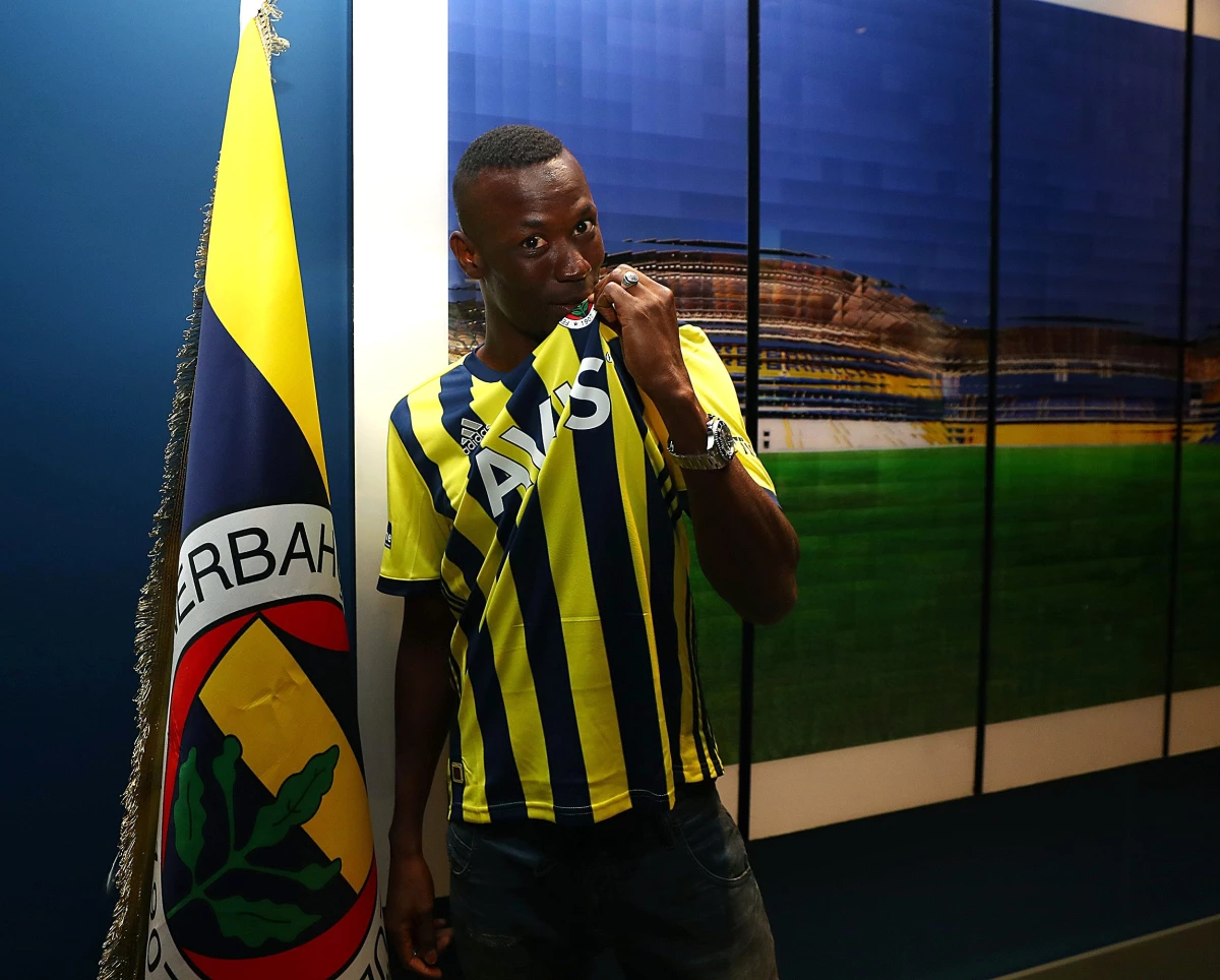 Fenerbahçe, Mame Thiam\'ı 3 yıllığına kadrosuna kattı
