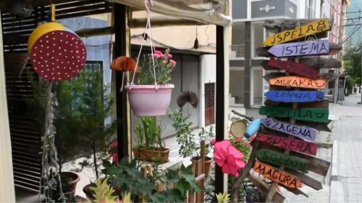 Küçük Ev"in annesine özenen Trabzonlu kadının el sanatlarıyla süslediği restoranı ilgi görüyor