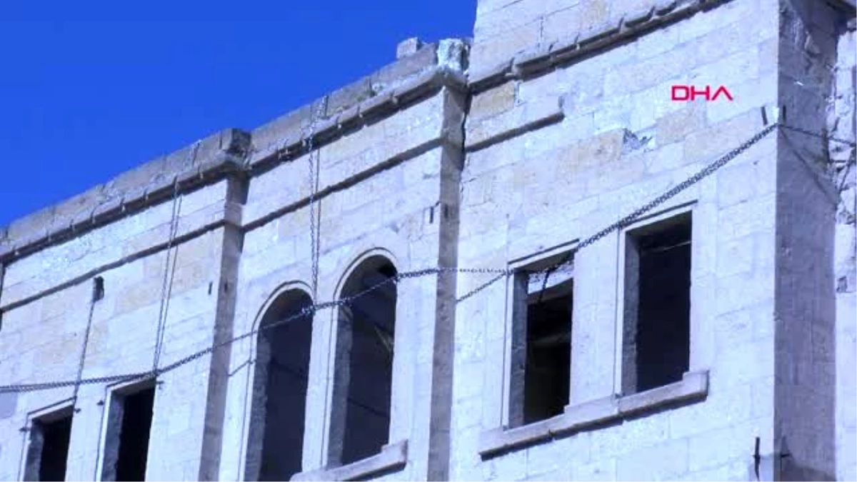 NEVŞEHİR 100 yıllık binanın yıkılmaması için zincirli önlem
