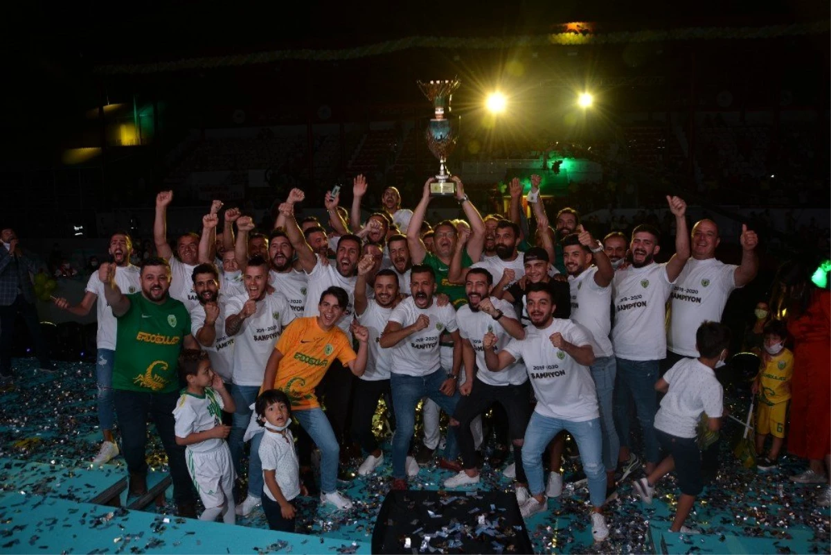 Şampiyon Korkutelispor, kupasını törenle aldı