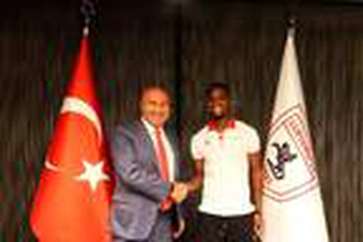 Samsunspor\'da Plumain\'den 3 yıllık imza
