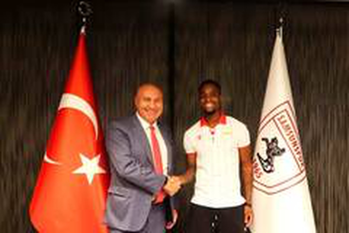 Samsunspor yıldız futbolcu ile sözleşme imzaladı