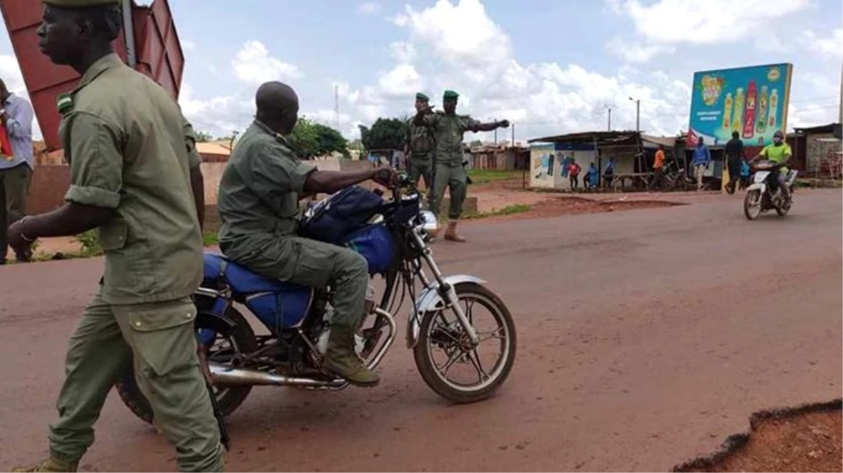 Son Dakika: Askeri hareketliliğin yaşandığı Mali\'de Cumhurbaşkanı alıkonuldu