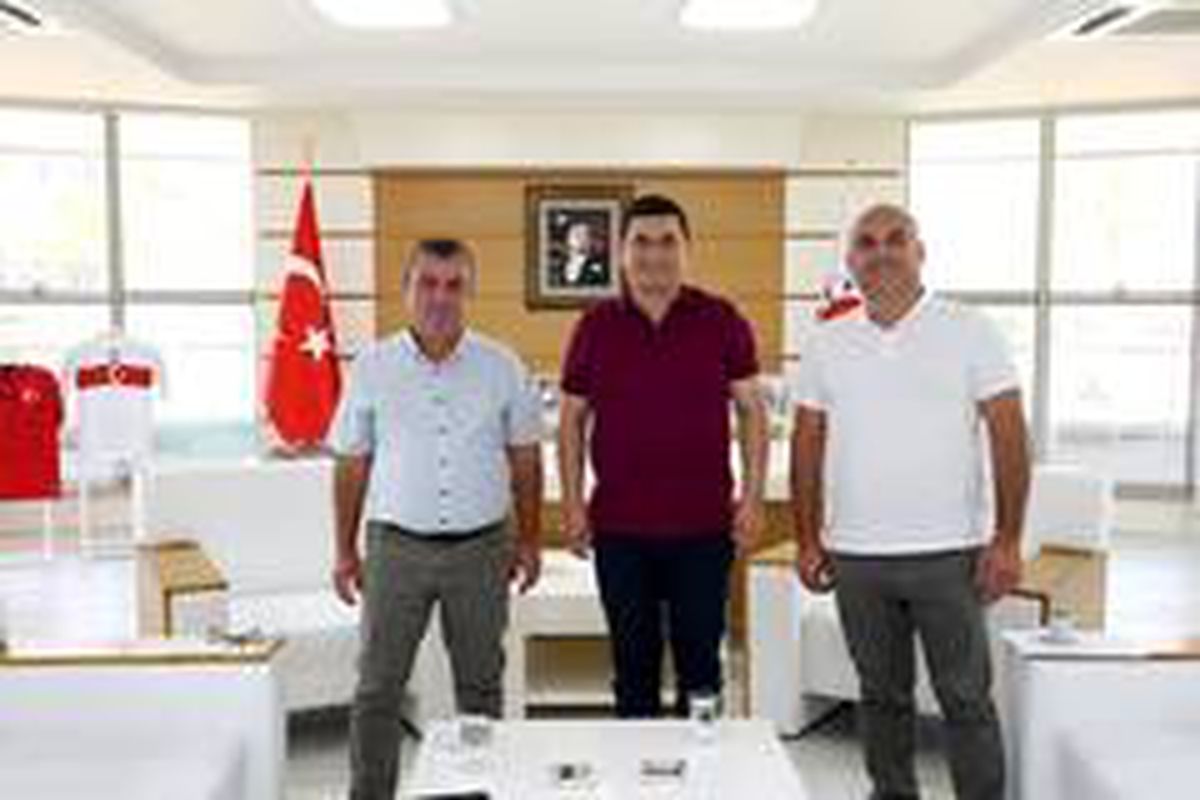 Tütüncü\'den esnafa toplu işyeri sözü