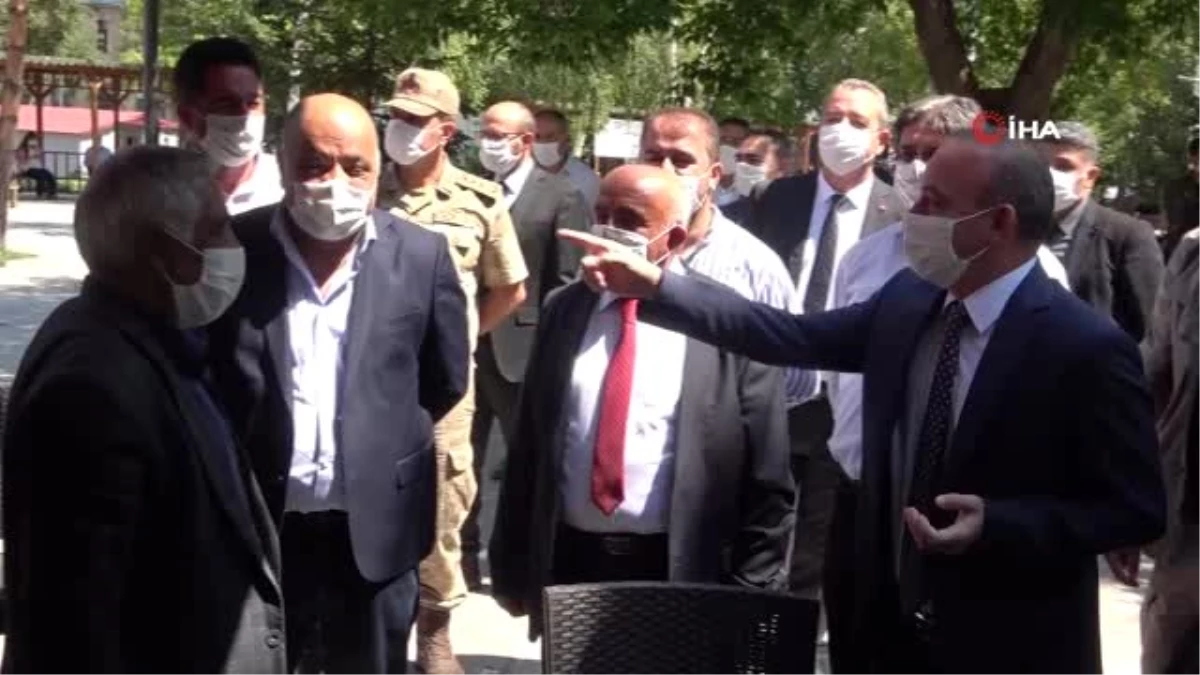 Son dakika haberi | Ardahan Valisi Öner, korona virüs salgını nedeniyle kentte alınan tedbirleri sokakta denetledi