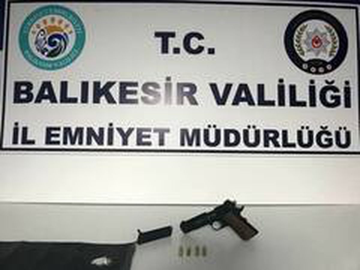 Son dakika haberleri! Balıkesir\'de polis 2 silah el geçirdi