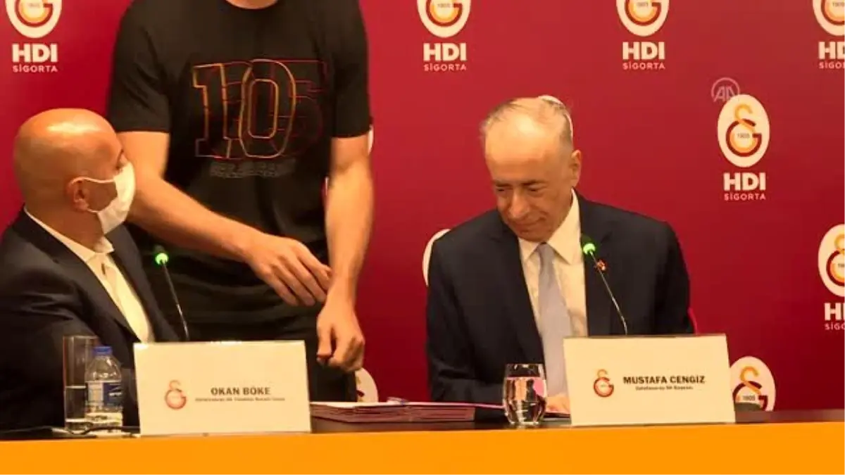 Galatasaray, erkek voleybol takımı için imza töreni düzenledi