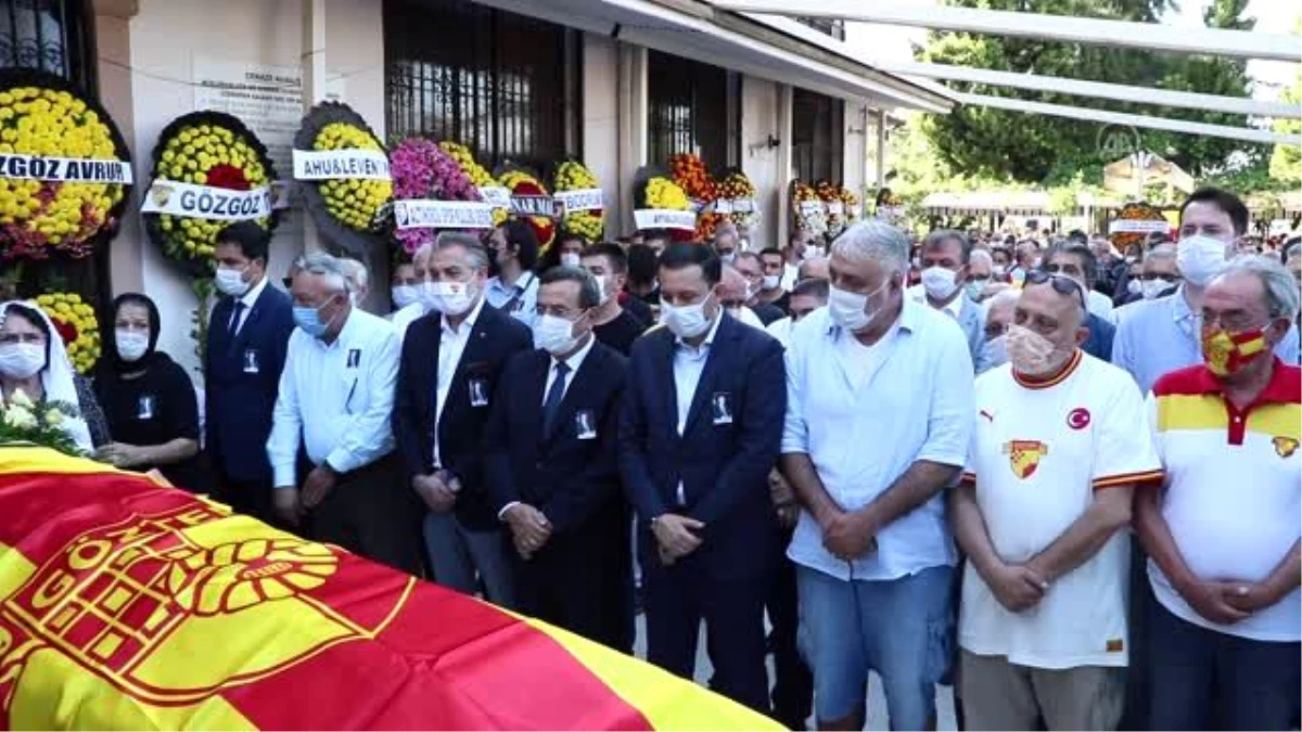 Göztepe\'nin eski futbolcularından Halil Kiraz son yolculuğuna uğurlandı (2)