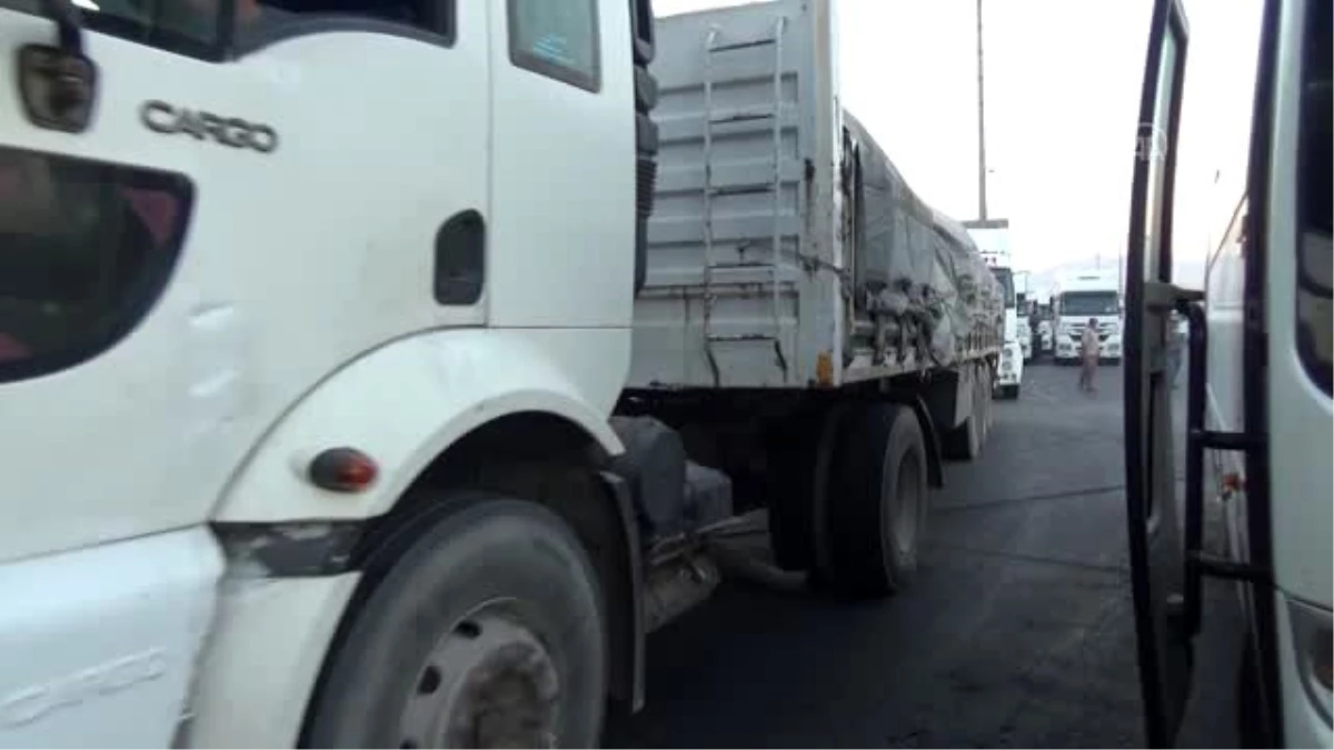 Irak\'a yük taşıyan tır ve kamyonların sürücülü geçişi yeniden başladı