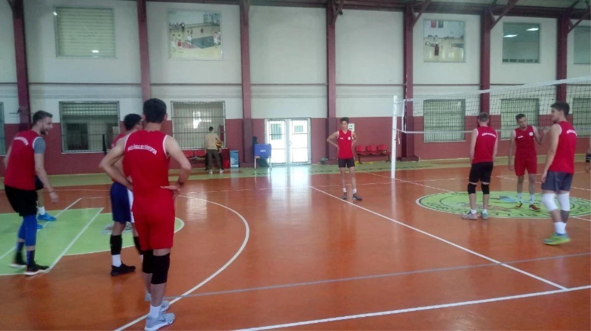 Melikgazi Voleybol Takımı antrenmanlarına devam ediyor