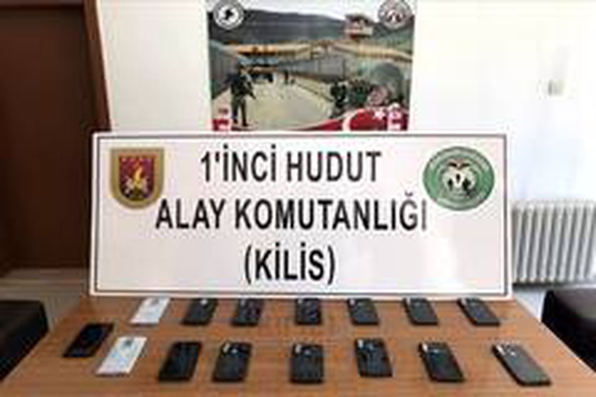 Sınırda 15 kaçak cep telefonu yakalandı