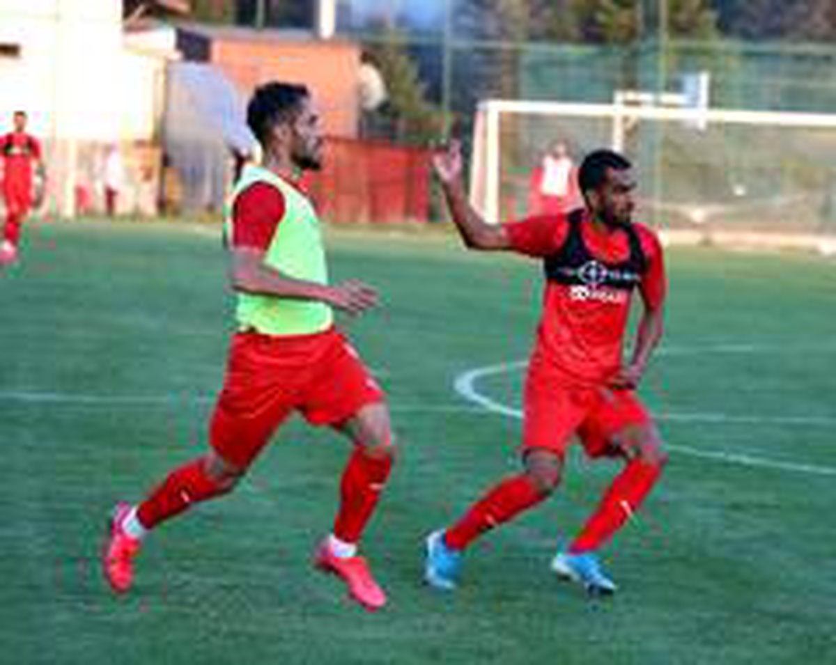 Sivasspor yoğun tempoda çalışıyor