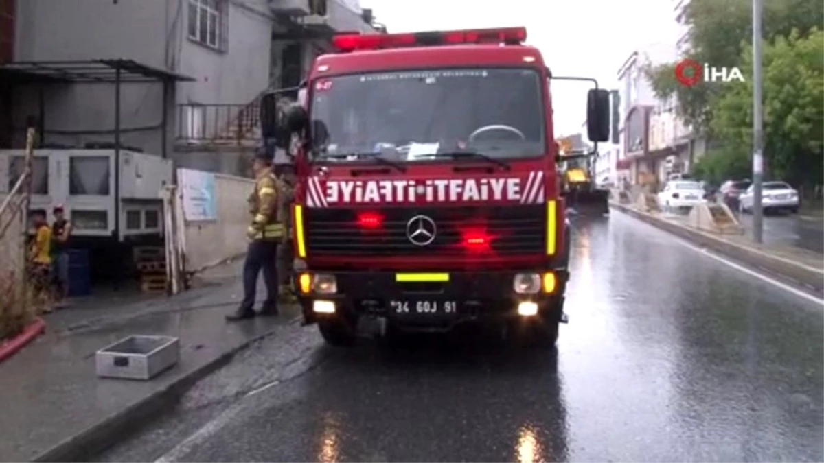 Arnavutköy\'de fabrikayı yağmur suyu bastı