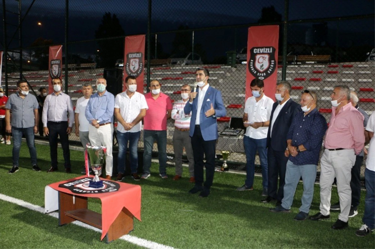 Son Dakika | Cevizli Anadoluspor\'da kupa sevinci