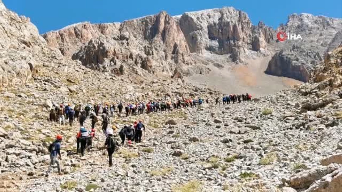 Dağcılar, Demirkazık\'ta yaz eğitimi alıyor