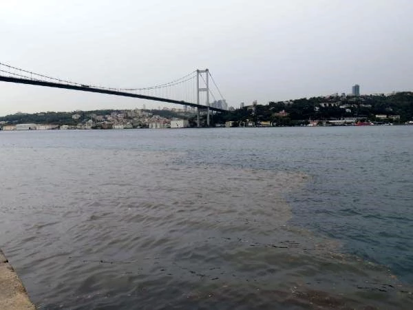 İstanbul Boğazı'na çamur aktı