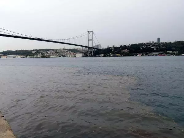 İstanbul Boğazı'na çamur aktı