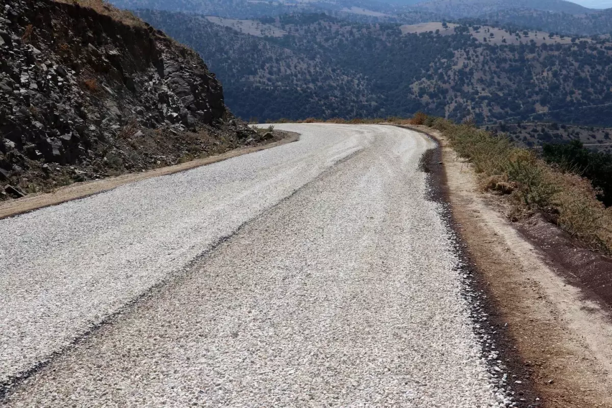 Kula\'nın kırsal mahallelerinde asfaltlama çalışması başladı