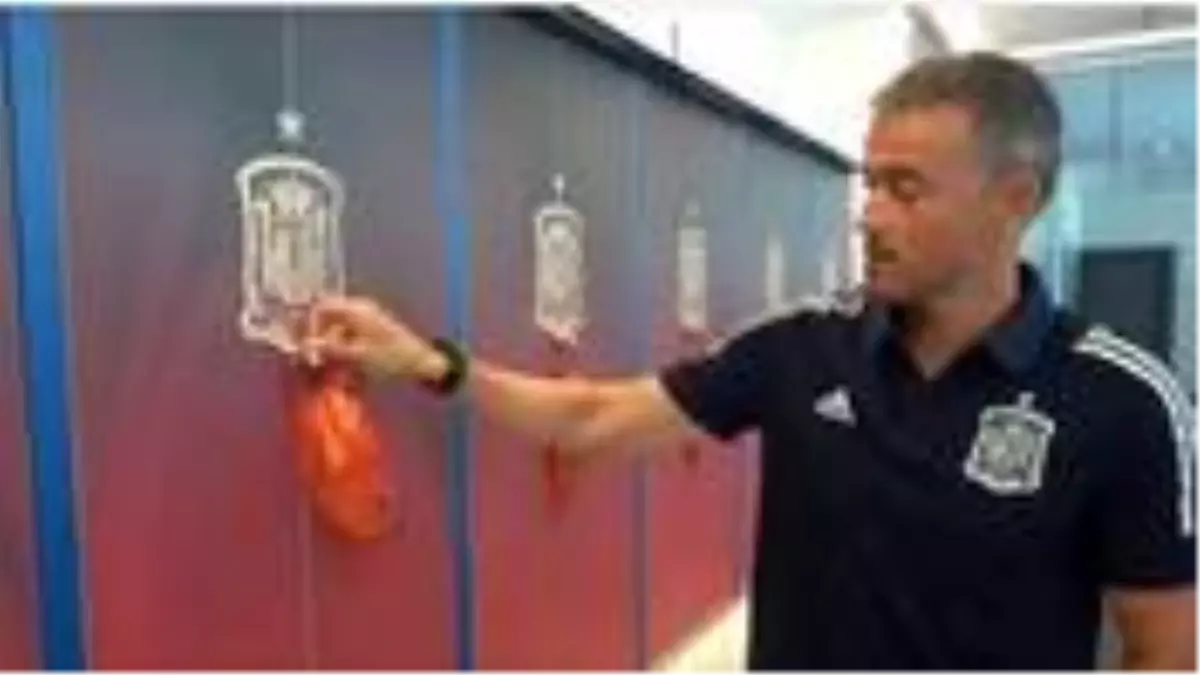 Luis Enrique İspanya Milli Takımı\'nın kadrosunu maskelerle açıkladı