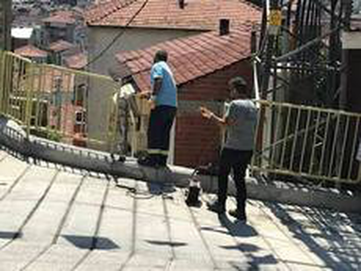 Yenilenen Tavşantepe Caddesi şık korkuluklarla artık daha güvenli