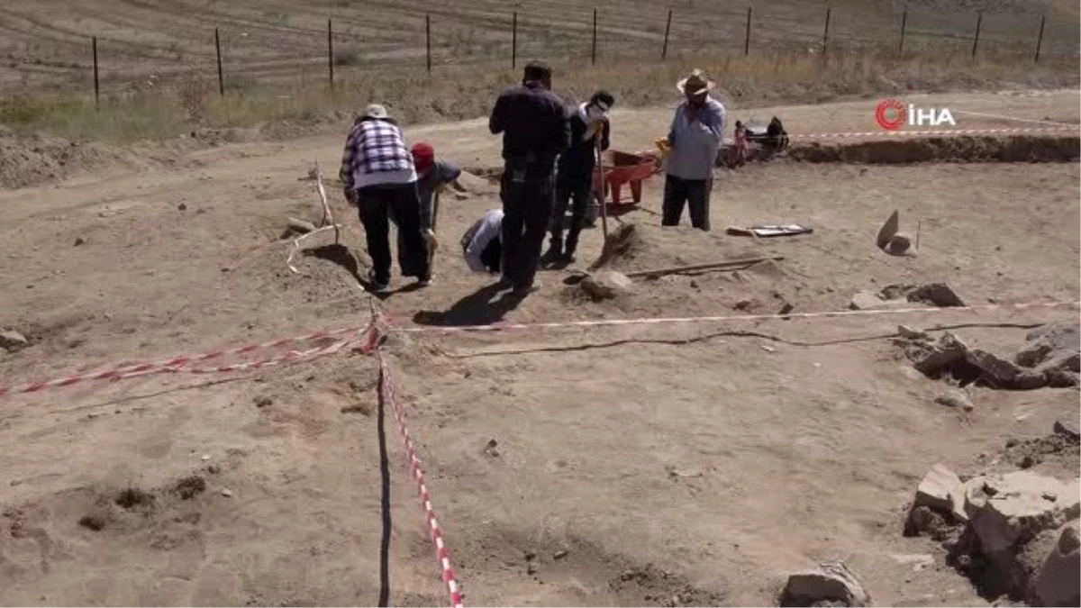 Son dakika haber | Çavuştepe Kalesi kazılarında ejder başlıklı iki bilezik bulundu