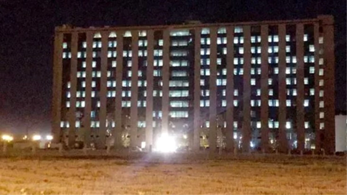 Diyarbakır\'daki pandemi hastanesinin gece çekilen fotoğrafı salgının boyutunu ortaya koydu