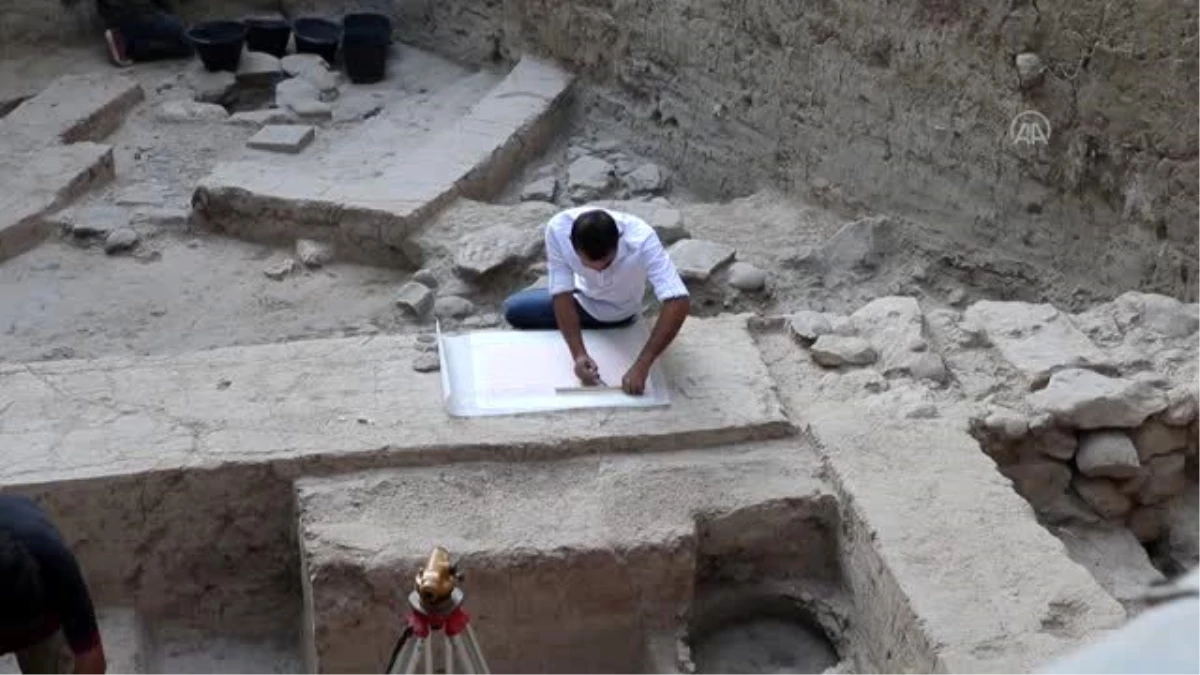Hatay\'daki kazıda çıkarılan 3500 yıllık iskelet, tarihe ışık tutuyor