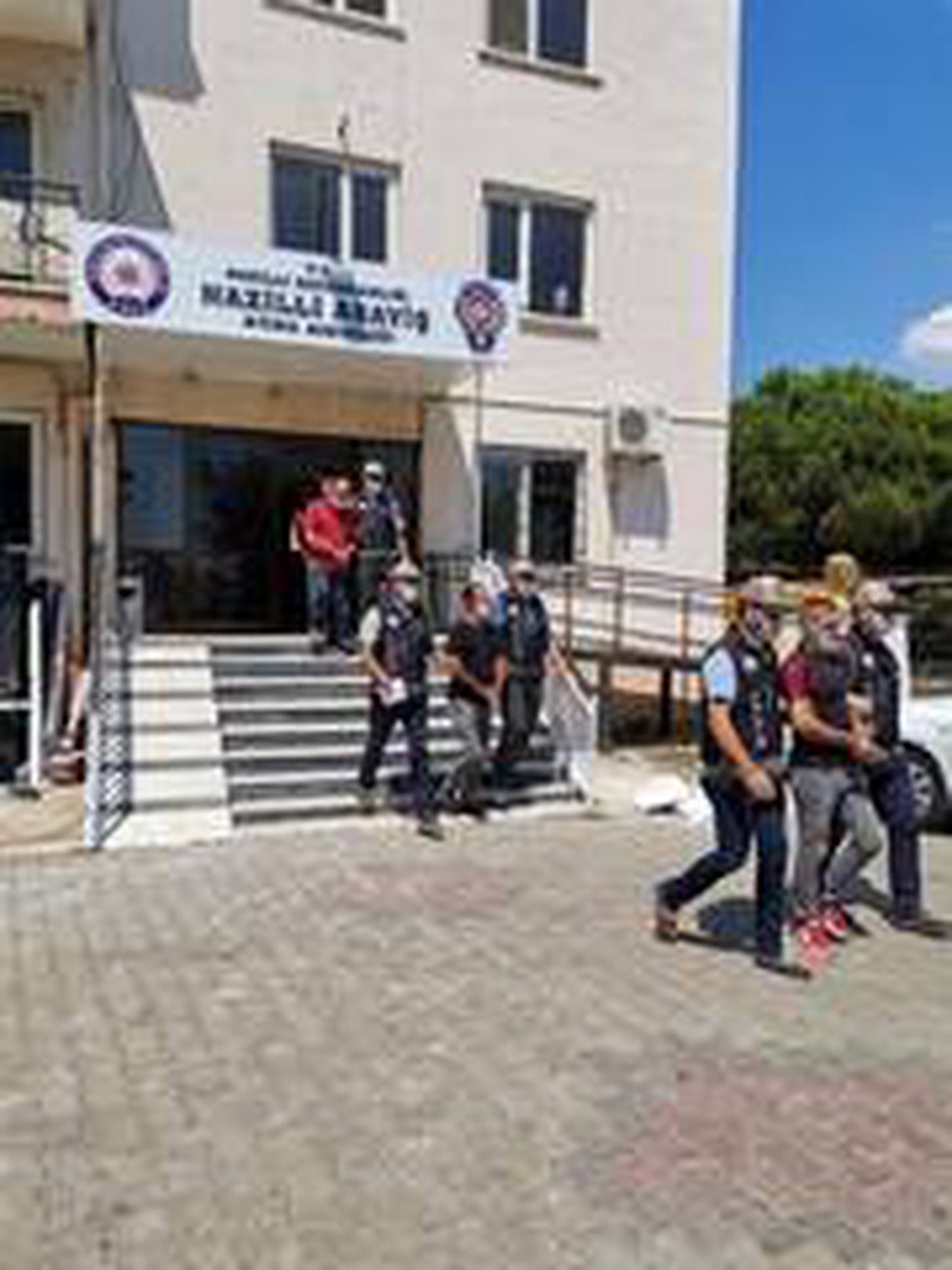 Son dakika haber! Nazilli polisi kargo görevlisi kılığına girdi