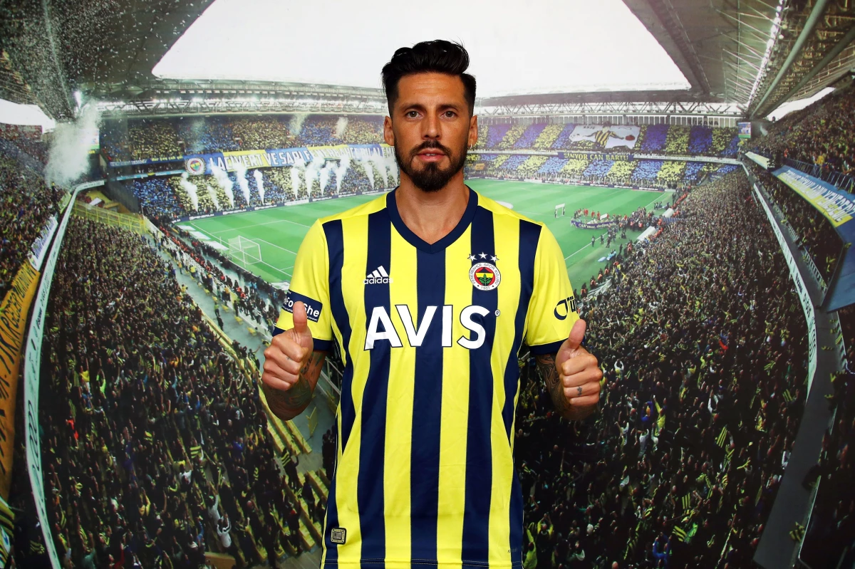Son Dakika: Fenerbahçe, Trabzonspor\'dan ayrılan Jose Sosa\'yla 2 yıllık anlaşma sağladı