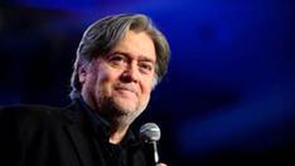 Steve Bannon: Trump\'ın eski strateji başdanışmanı dolandırıcılık suçlamasıyla tutuklandı