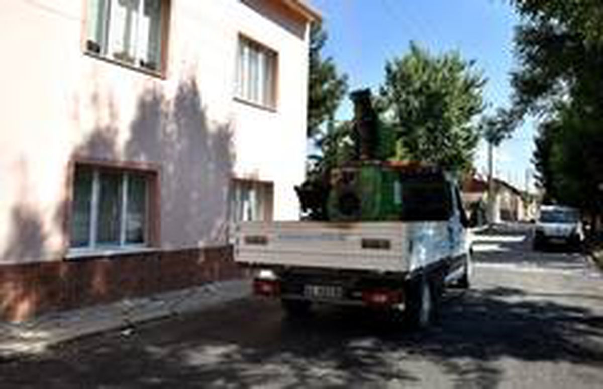 Tepebaşında ilaçlama çalışmaları sürüyor