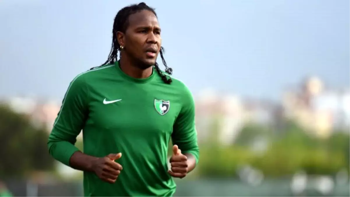 Yukatel Denizlispor, Hugo Rodallega ile 1 yıllık sözleşme yeniledi