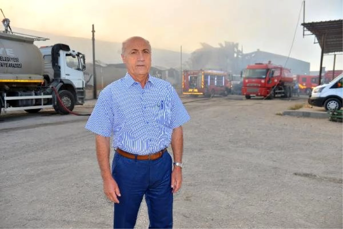 Son dakika gündem: Adana\'da geri dönüşüm fabrikası alev alev yandı (3)
