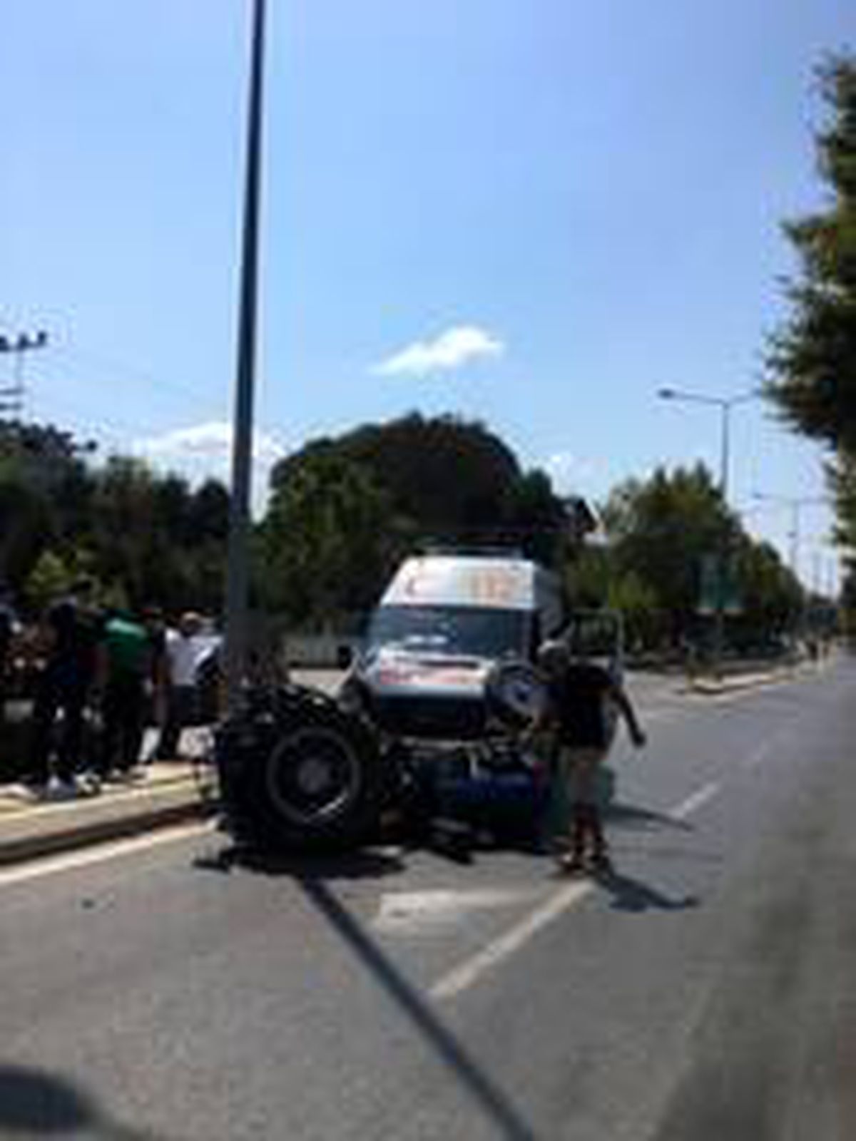 Son dakika haber! Ambulansla traktör çarpıştı: 1 ağır yaralı