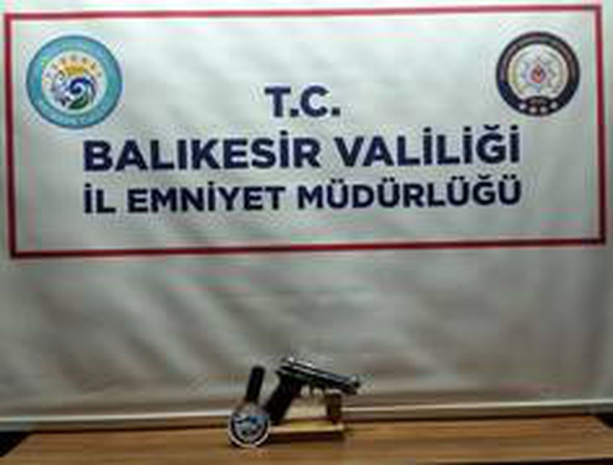 Son dakika... Balıkesir\'de polis 6 silah ele geçirdi