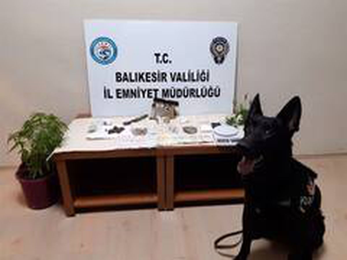 Son dakika haberi: Balıkesir\'de polis uyuşturucu madde satan sokak satıcılarına göz açtırmıyor