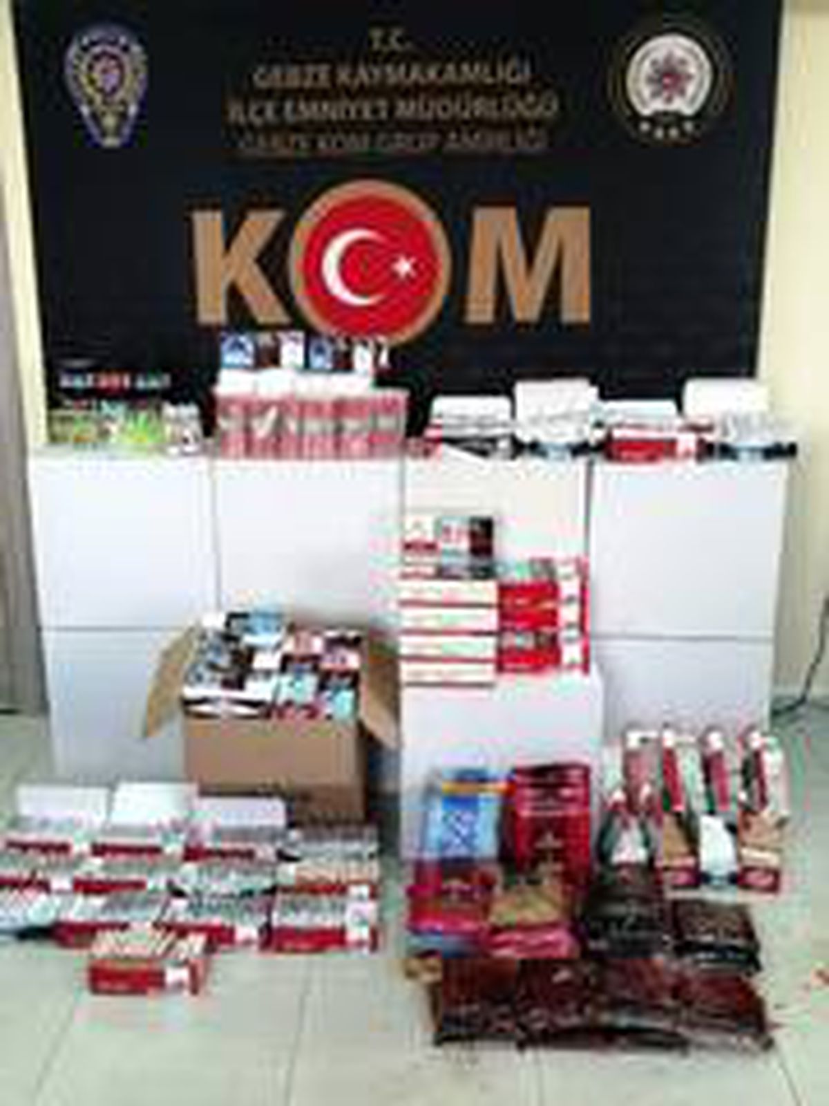 Son dakika haberi! Çayırova\'da 36.5 kg kaçak nargile tütünü ve binlerce makaron yakalandı