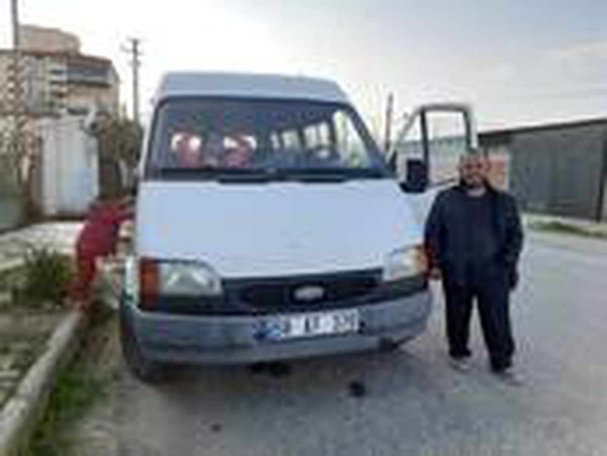 Son dakika haberleri... Eşine kızdığı iddia edilen kadın seyir halindeki minibüsten atladı, hayatını kaybetti