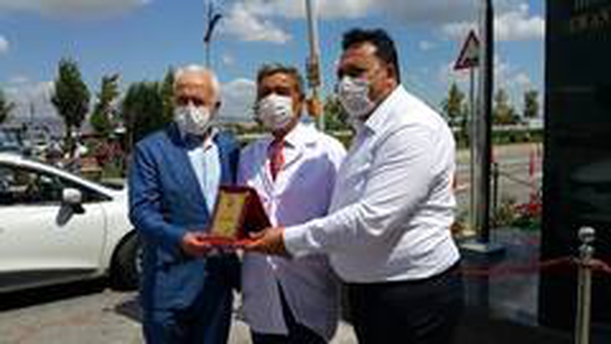 Eskişehir\'in kıdemli doktoru Bilen Özel emekli oldu